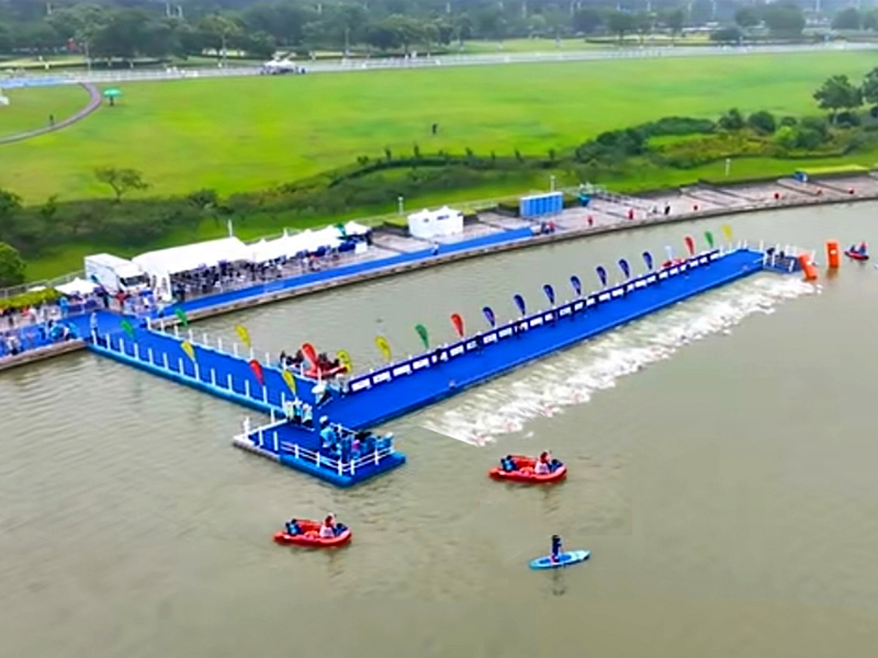 徐州鐵人三項(xiàng)浮橋平臺(tái)搭建 副本.jpg